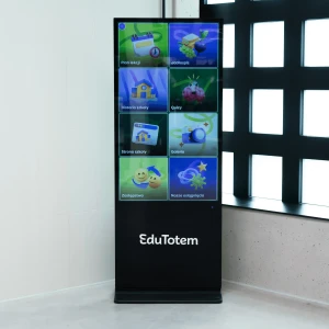EduTotem 55″ – interaktywny totem informacyjny dla szkół