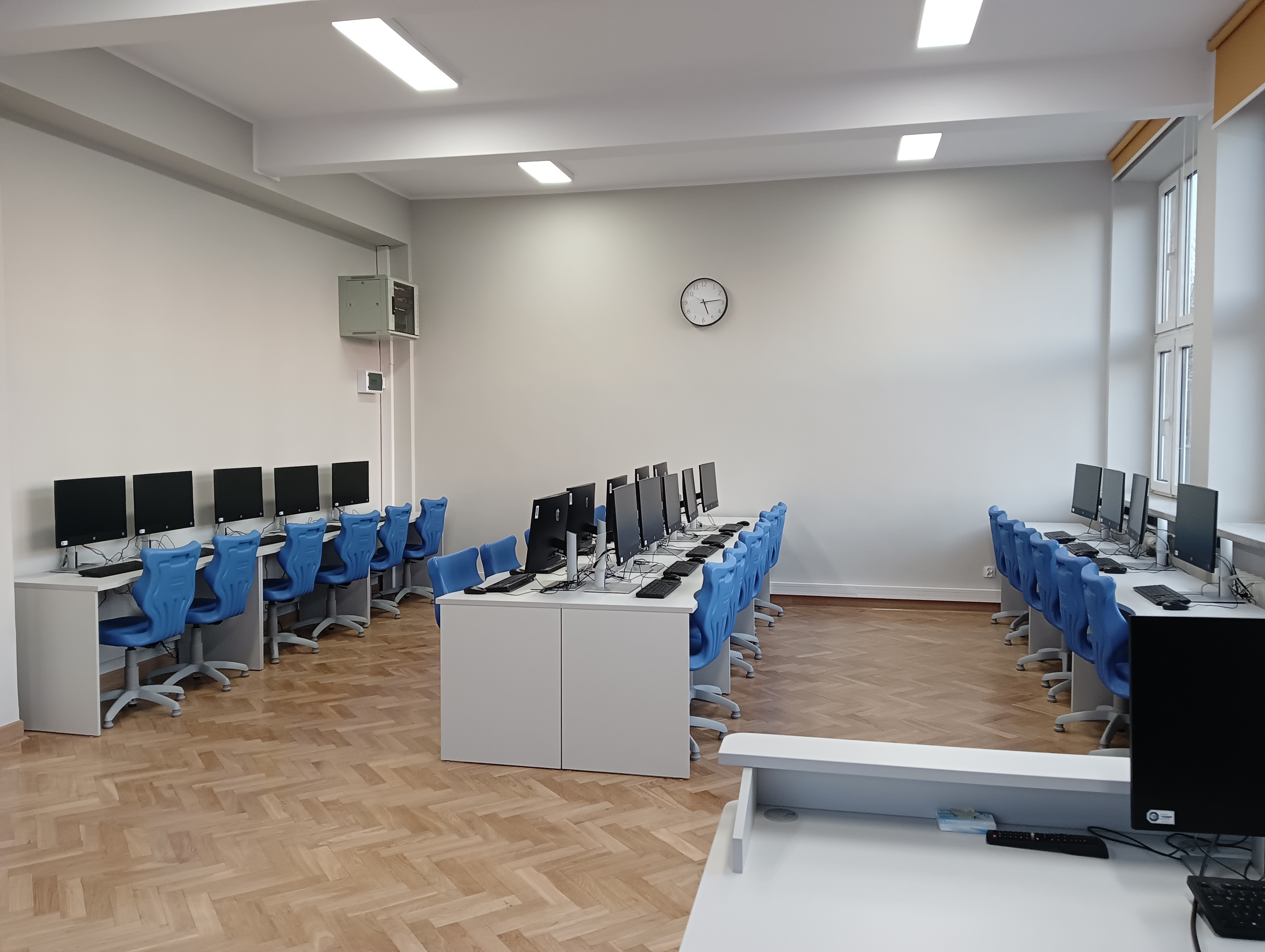 Jak zaplanować nowoczesną pracownię komputerową w szkole?