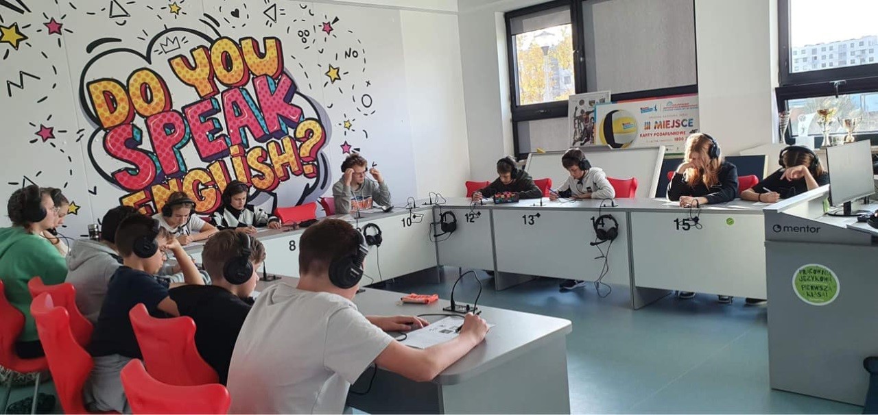 Pracownia językowa Cyfrowy Uczeń – wymagania, koszty, co można kupić?